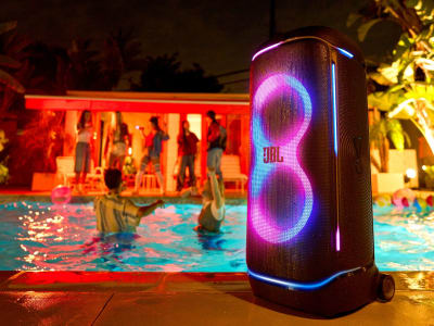 JBL Luncurkan Speaker Bluetooth Bertenaga dengan Baterai Tahan Lama