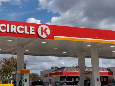 Couche-Tard Meningkatkan Penjualan dengan Menu Nilai dan Ekspansi Toko di AS