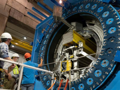 Detektor sPHENIX Siap Menguak Rahasia Plasma Quark-Gluon Alam Semesta Awal