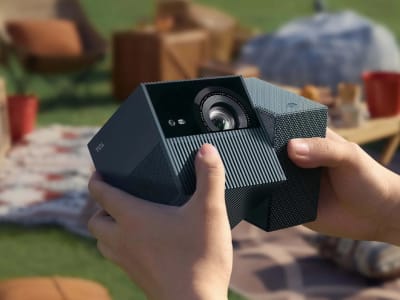 TCL PlayCube: Proyektor Kubus Kekinian untuk Penggemar Camping dan Hiburan Portable