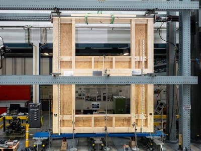 Penelitian Baru: Dinding Kayu Berjendela Tahan Beban Hingga 100 Kilonewton