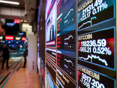 Pasar Kripto Tertekan Saat Bursa Saham Naik, Regulasi Baru Nasdaq Picu Ketidakpastian