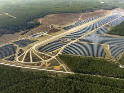 Pembangkit Listrik Tenaga Surya Terbesar Swedia Resmi Beroperasi di Hultsfred