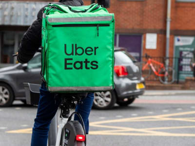 Regulasi Ketat Pegawai Gig Economy Mendorong Kenaikan Biaya Pengantar Makanan