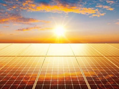 Teknologi Penyimpanan Energi Surya Baru Malah Makin Efisien Saat Panas