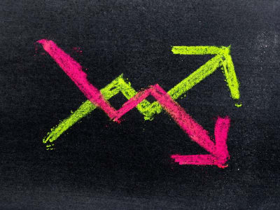 Sentimen Berbeda di Pasar Crypto: Bullish XRP dan SOL, Bearish BTC dan ETH