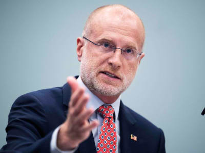 Bagaimana Ketua FCC Brendan Carr Memanfaatkan Kekuasaan untuk Pengaruh Politik di Media