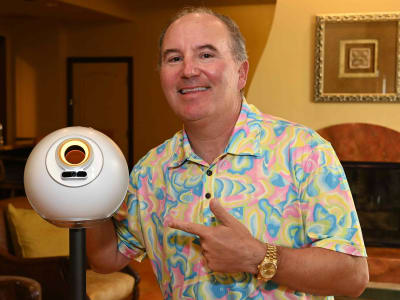 Eightco dan Analis Terkenal Bergerak Kumpulkan Worldcoin Sebagai Aset Utama