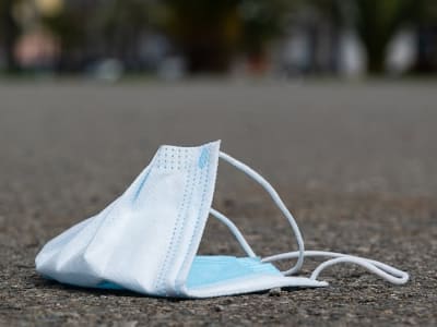 Bahaya Tersembunyi Masker Sekali Pakai: Mikroplastik dan Polutan Lingkungan