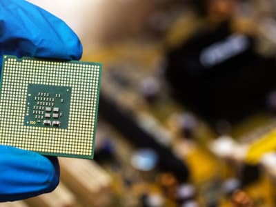 Chip AI Baru Gunakan Cahaya untuk Operasi Lebih Cepat dan Hemat Energi