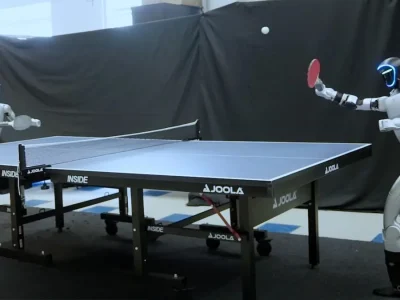 Robot Humanoid Berkeley Bermain Tenis Meja dengan Gerakan Mirip Manusia