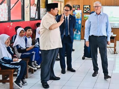 Profesi yang Aman dari AI Menurut Bill Gates: Programmer dan Ahli Biologi