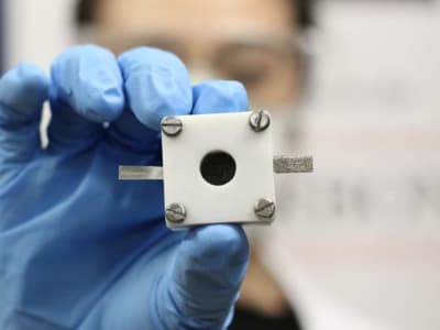 Katalis Baru CoFe-2DSA Bawa Baterai Metal-Air ke Era Penyimpanan Energi Bersih