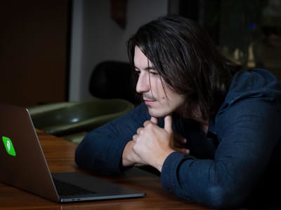 AI Bantu Trading, Tapi Manusia Tetap Jadi Pengambil Keputusan Utama