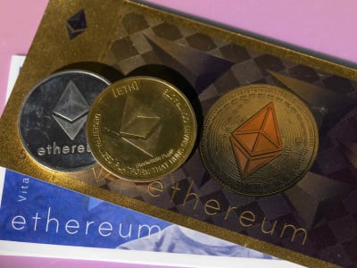 Perusahaan Crypto Treasury Baru Raih Untung Besar dari Altcoin dan Worldcoin