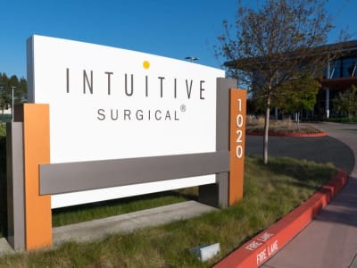 Intuitive Surgical Rilis Fitur Baru FDA di Sistem Bedah Robotik da Vinci 5