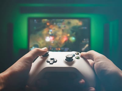 CEO Ryan Cohen Sukses Bangkitkan GameStop, Apakah Saham Layak Dibeli?