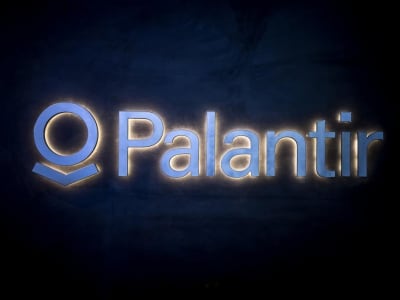 Pertarungan Valuasi dan Pertumbuhan Palantir Vs Salesforce di Pasar Perangkat Lunak