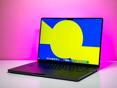 Apple Siapkan MacBook Pro Layar Sentuh OLED Pada 2026, Apa Keuntungannya?