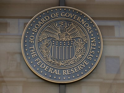 Federal Reserve Turunkan Suku Bunga, Dampak Campuran pada Saham Kripto