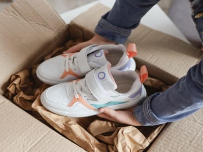 Kemitraan DSW dan Uber Eats Tawarkan Sepatu dan Aksesori dengan Pengiriman Cepat