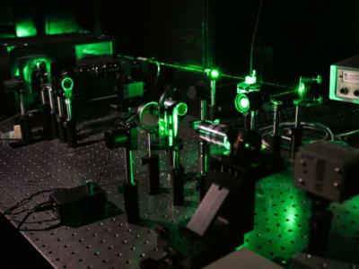 Terobosan Fisika Kuantum: Mengendalikan Partikel Nanoskal untuk Sensor Super Presisi