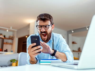 Investor Waspada, Saham Strategy Turun Meski Bitcoin Naik Pesat