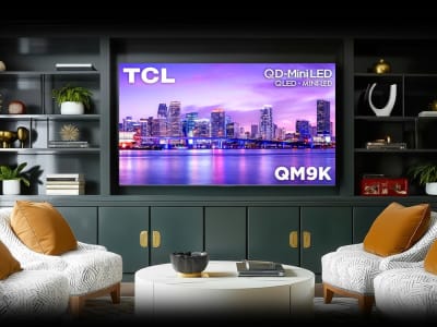 TCL Rilis TV QM9K Canggih dengan AI Gemini dan Sensor Otomatis