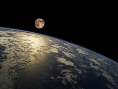 Bulan Berkarat Karena Partikel Oksigen dari Atmosfer Bumi