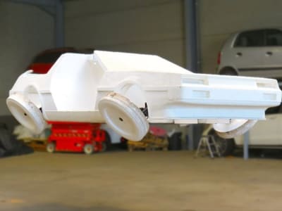Brian Brocken Mewujudkan DeLorean Terbang Skala Penuh dengan Rangka Karbon Fiber