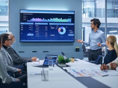 Mengapa Salesforce Bisa Melampaui Palantir Berkat Strategi AI Agentic