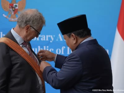 Presiden Prabowo Berikan Penghargaan ke Bill Gates atas Dedikasi Kemanusiaan