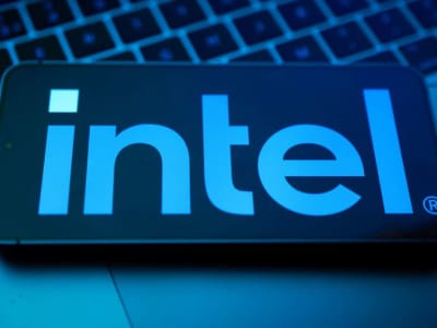 Intel Cari Investasi Besar untuk Bangkit dari Penurunan di Dunia Chip