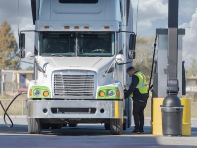 OTR Solutions Permudah Kredit Bahan Bakar untuk Perusahaan Truk Baru dan Lama
