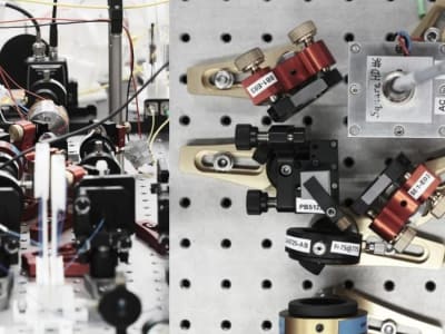 Cahaya Terjerat Buktikan Keunggulan Kuantum dalam Mempelajari Kebisingan Sistem