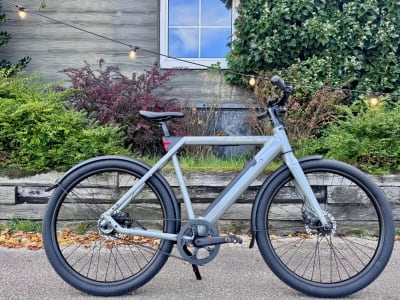 Raleigh One: Sepeda Listrik Sederhana untuk Kota Datar dengan Anti-Pencurian Canggih