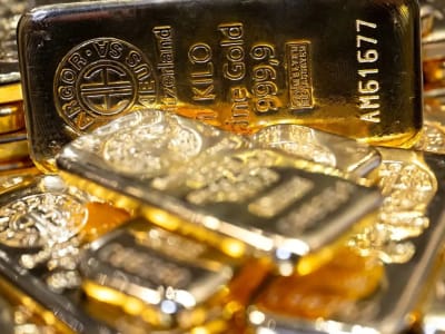 Menggali Keterkaitan Emas dan Bitcoin Sebagai Penyimpan Nilai Digital dan Fisik