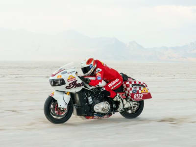 Indian Challenger Pecahkan Rekor Kecepatan 321.87 km/jam (200 Mph) di Bonneville Salt Flats