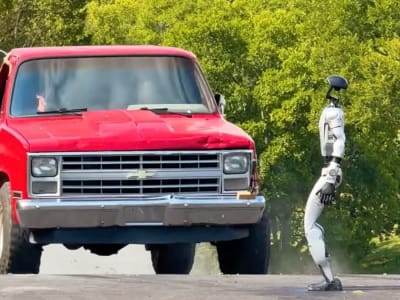 Uji Kekuatan Robot Humanoid Ben oleh WhistlinDiesel, Robot Jadi Bahaya!