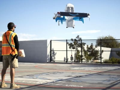 Amazon Hentikan Pengiriman Drone Setelah Dua Drone Tabrak Crane di Arizona