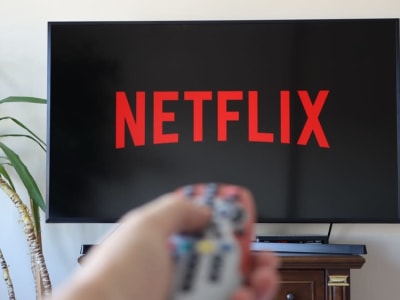 Elon Musk Ajak Batalkan Netflix, Tapi Warren Buffett Beri Dukungan Langsung