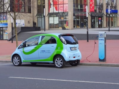 Lampu Jalan Jadi Stasiun Pengisian Baru untuk Mobil Listrik di Kota
