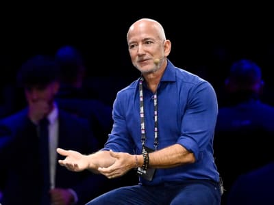 Jeff Bezos Sebut Hype AI Sebagai Gelembung, Namun Tetap Yakin AI Masa Depan