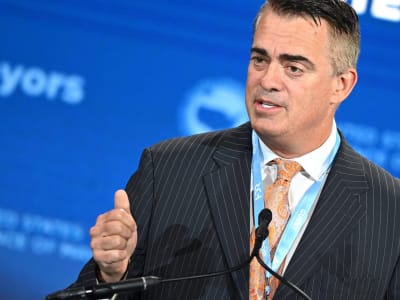 Paket Bayaran Risiko Tinggi CEO Axon: Tantangan Besar yang Mengubah Perusahaan