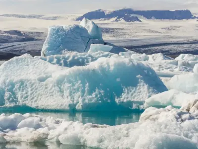 China Pioneering Deep Arctic Ice Dives to Study Ocean Life and Climate Change