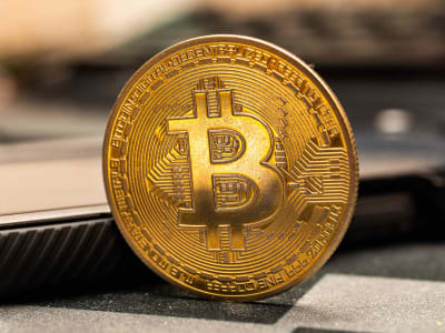 Harga Bitcoin Cetak Rekor Baru Dorong Saham Kripto Melesat