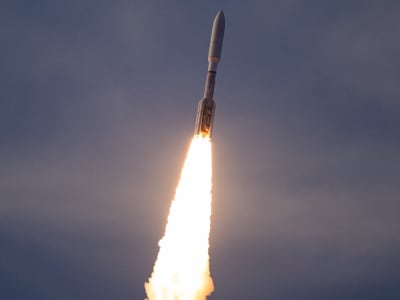 Rekor Arus Masuk Investasi Kripto Dorong Bitcoin ke Puncak Baru