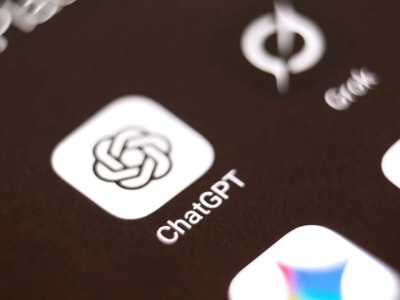 Cara Cerdas Investasi di OpenAI Lewat Mitra Publik Favorit Anda