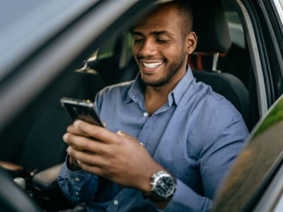 Mengungkap Lonjakan dan Kontroversi Saham Rezolve AI di Bulan September