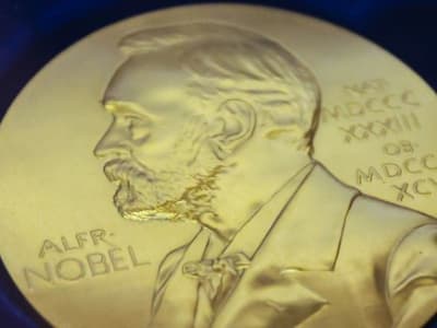 Tiga Fisikawan Memenangkan Nobel 2025 atas Terobosan Komputasi Kuantum Makroskopik